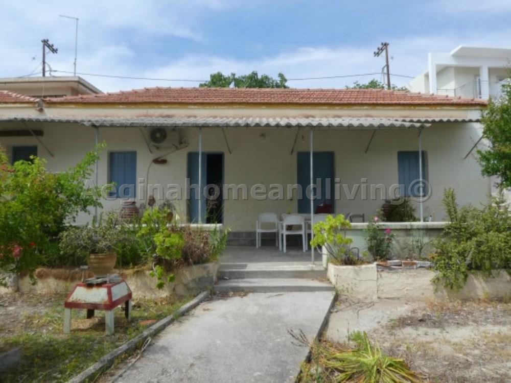 Detached village house, close to all amenities - Property Aegina